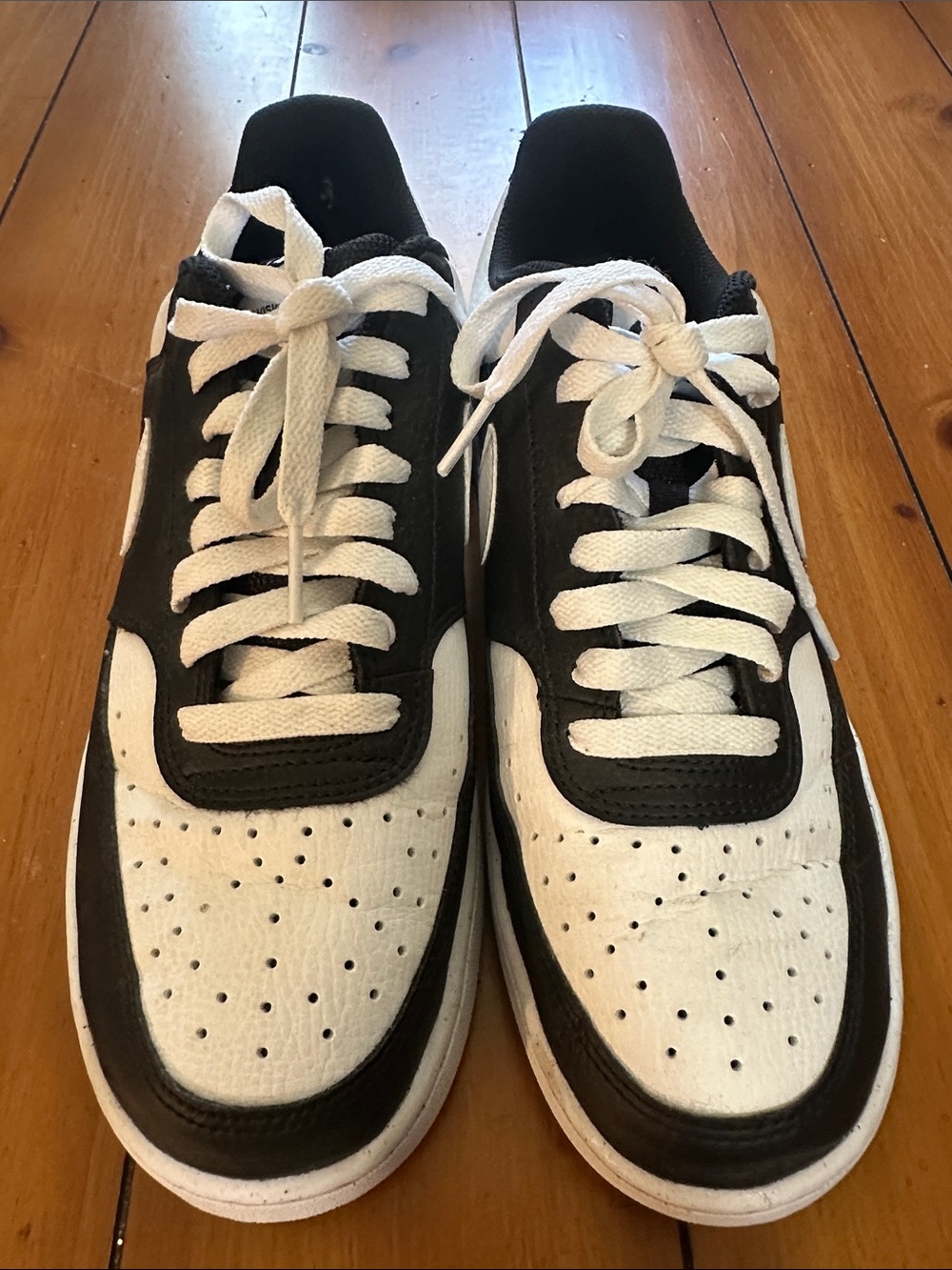 Nike Women’s Size 10 Black and White Low-Top Sneakers